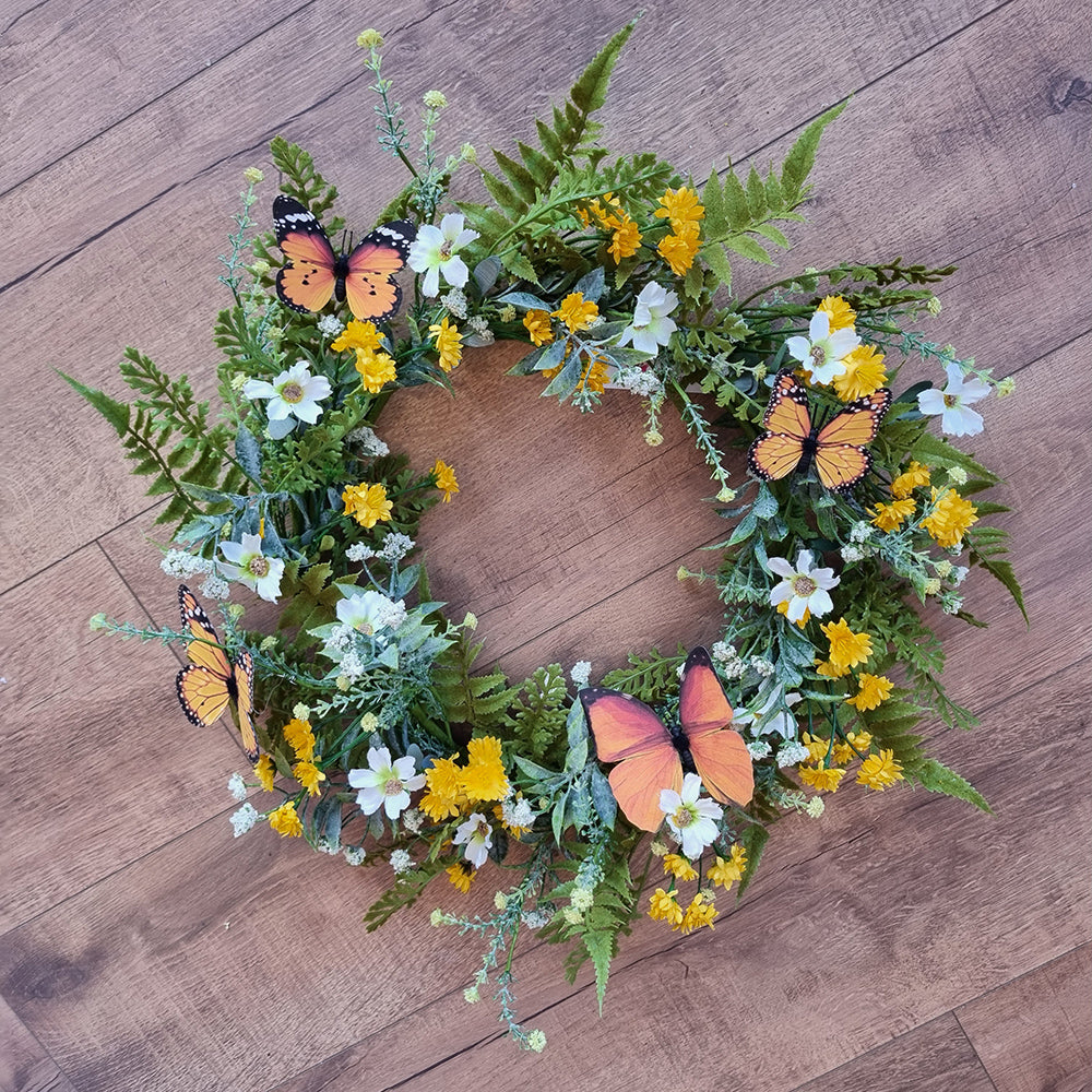 Viv! Home Luxuries Krans Bloemen - Madeliefjes met Vlinders - geel oranje wit groen - Ø55cm