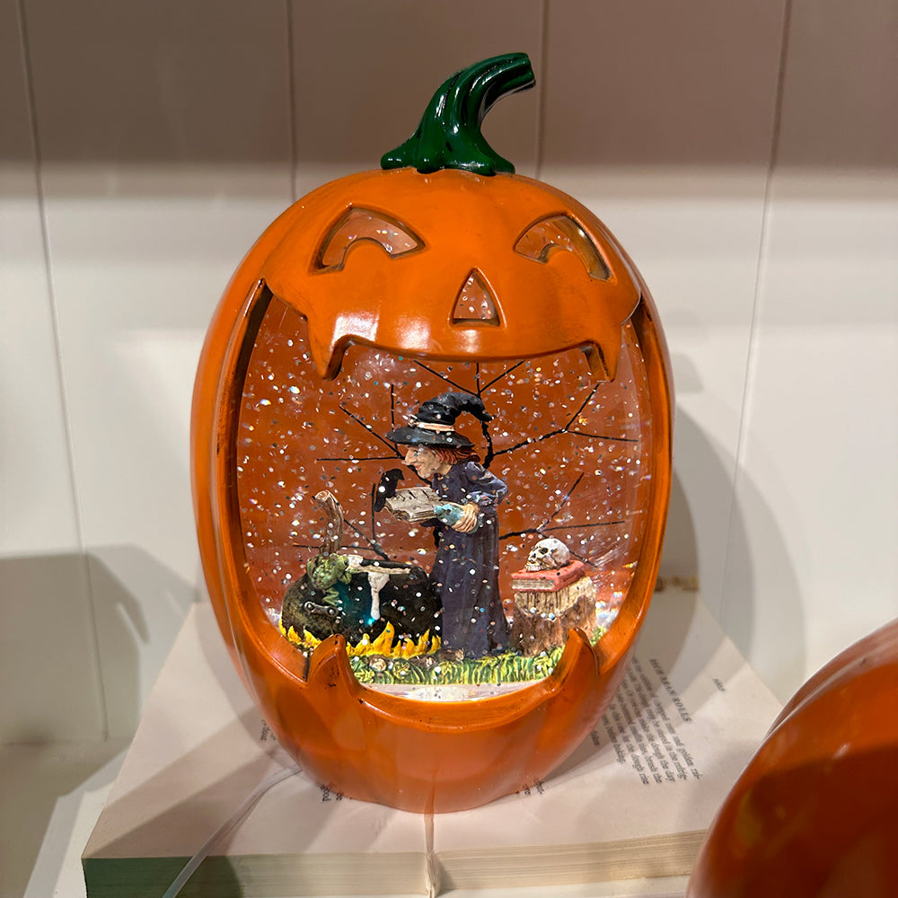 Viv! Christmas Halloween Sneeuwbol incl. LED - Brouwende Heks in Pompoen - automatisch - oranje - 21,5cm