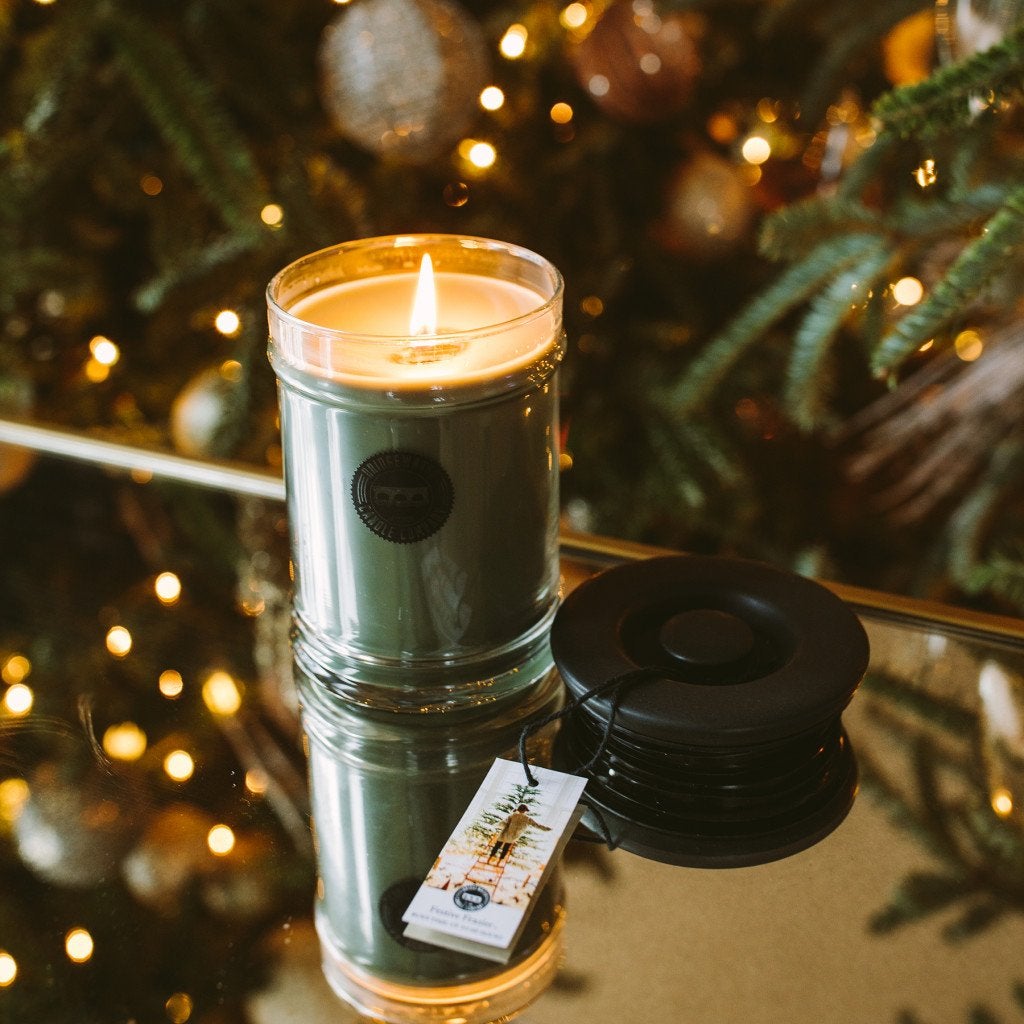 Bridgewater small jar candle Festive Frasier - dennennaalden, cederhout en muskus - Viv! Home Luxuries