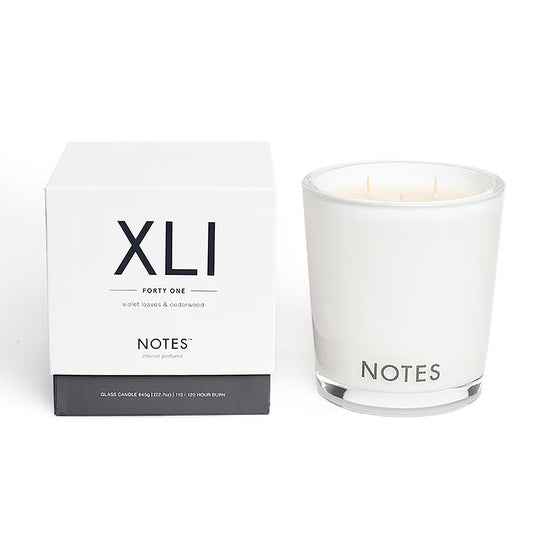 Notes candle XLI - Violet leaves & Cedarwood - sojakaars - maat M