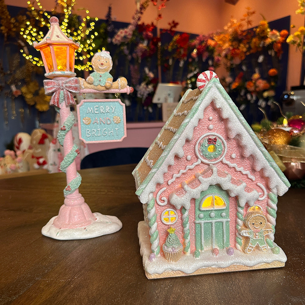 Viv! Christmas Kerstbeeld - Gingerbread Huis incl. LED Verlichting - pastel roze - 25cm