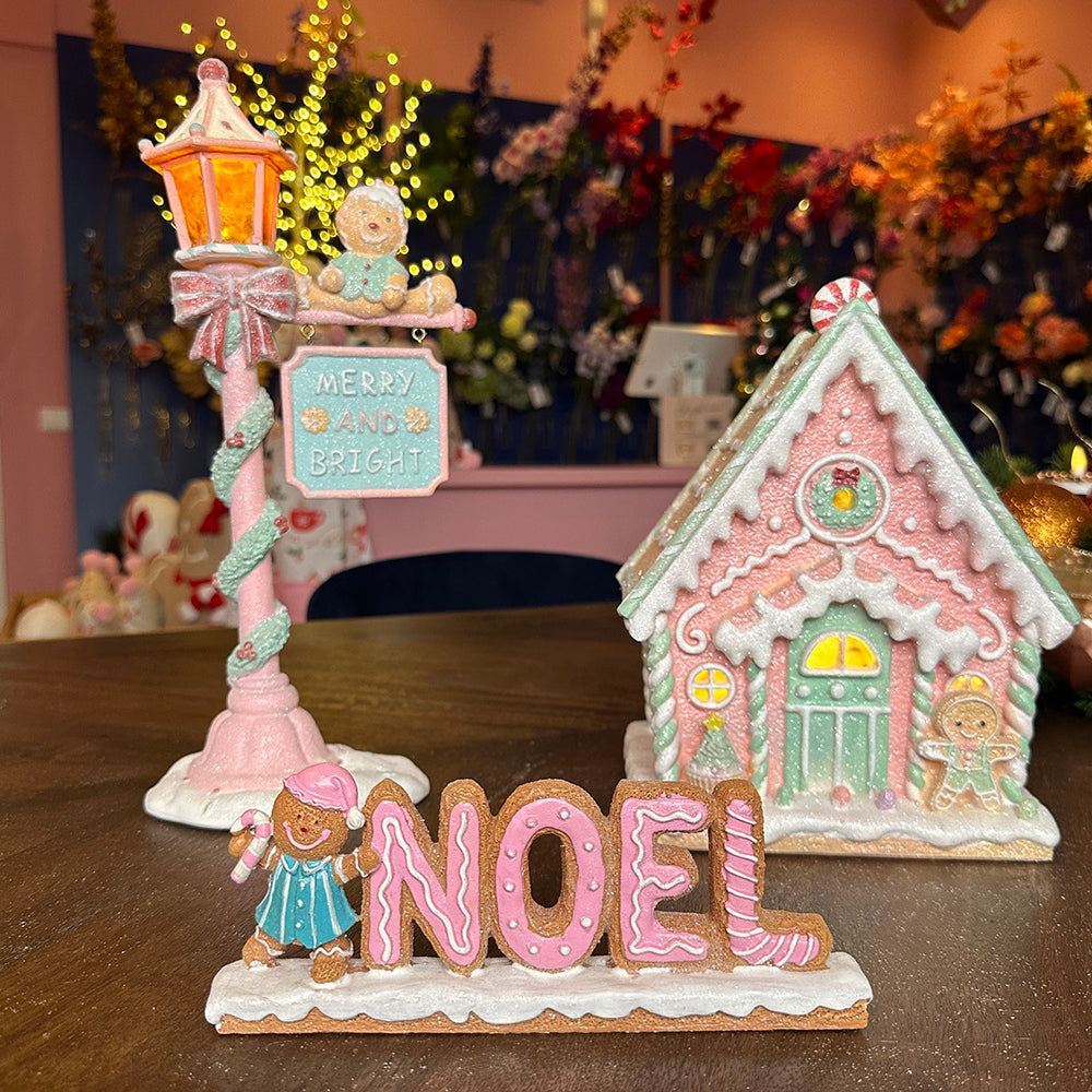 Viv! Christmas Kerstbeeld - Gingerbread 'Noel' Snoep Tafelstuk - pastel - roze blauw - 20cm