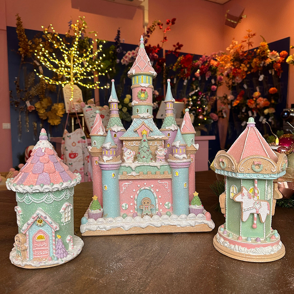 Viv! Christmas Kerstbeeld - Gingerbread Carrousel incl. LED Verlichting - pastel - roze groen - 22cm