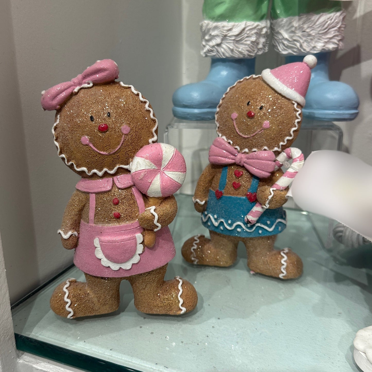 Viv! Christmas Kerstbeeld - Gingerbread Jongen en Meisje met Snoepgoed - set van 2 - pastel - roze blauw - 16.5cm