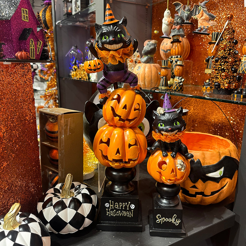 Viv! Christmas Halloween Decoratie Beeld - 'Spooky' Kat op Stapel Pompoenen incl. LED Verlichting - 36 cm