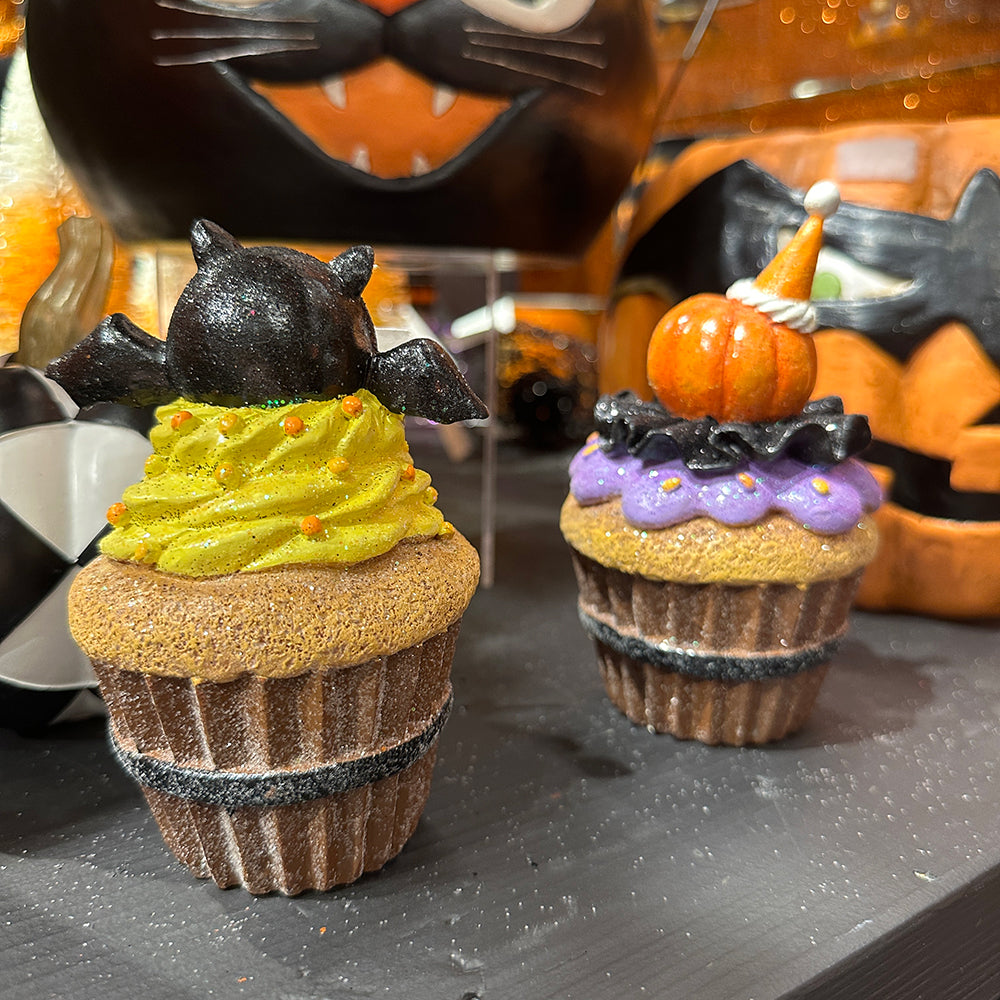 Viv! Christmas Halloween Decoratie Beeld - Vleermuis en Pompoen Cupcake - set van 2 - 13-14 cm