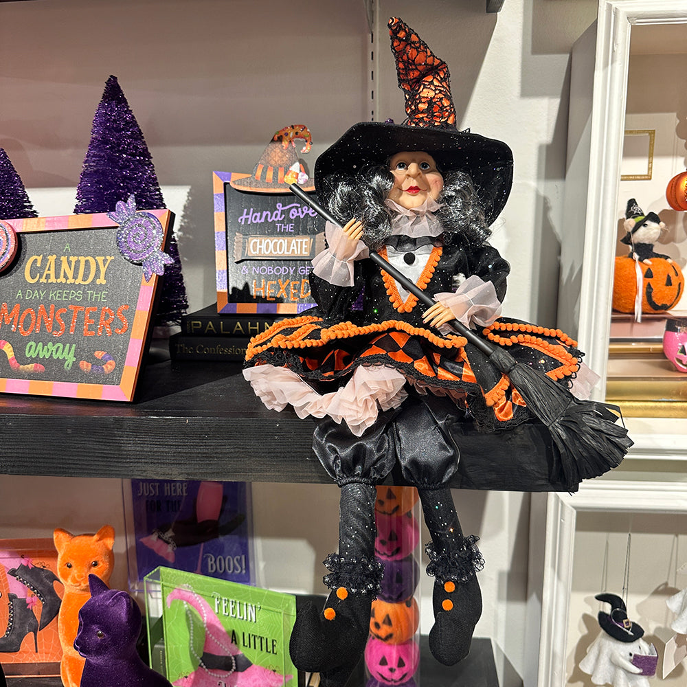Viv! Christmas Halloween Decoratie Beeld - Heks in Oranje en Zwarte Feestjurk - 51 cm