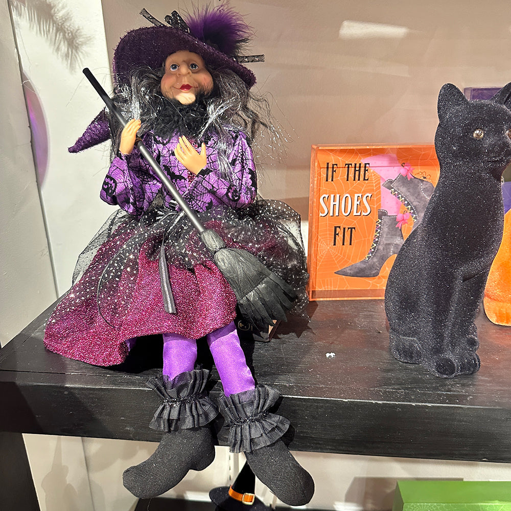 Viv! Christmas Halloween Decoratie Beeld - Heks in Paarse Feestjurk - 56 cm