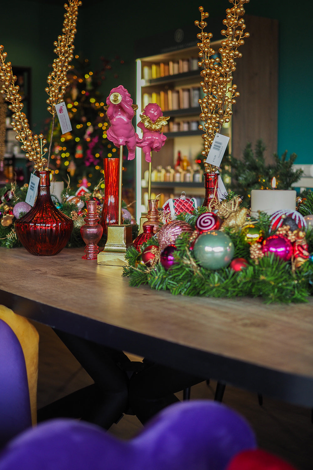 Viv! Christmas Kerstbeeld - Engel op Voetstuk - roze goud - 45cm