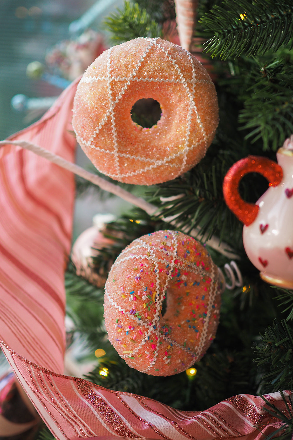 Viv! Christmas Kersttak - Donuts met Hagelslag - pastel - roze - 61cm