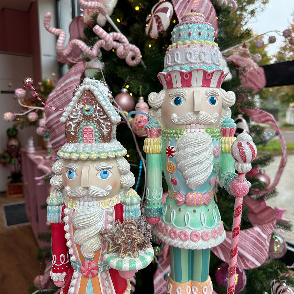 Viv! Christmas Kerstbeeld - Kerst Notenkraker Taart en Snoep - pastel - roze groen - 55cm