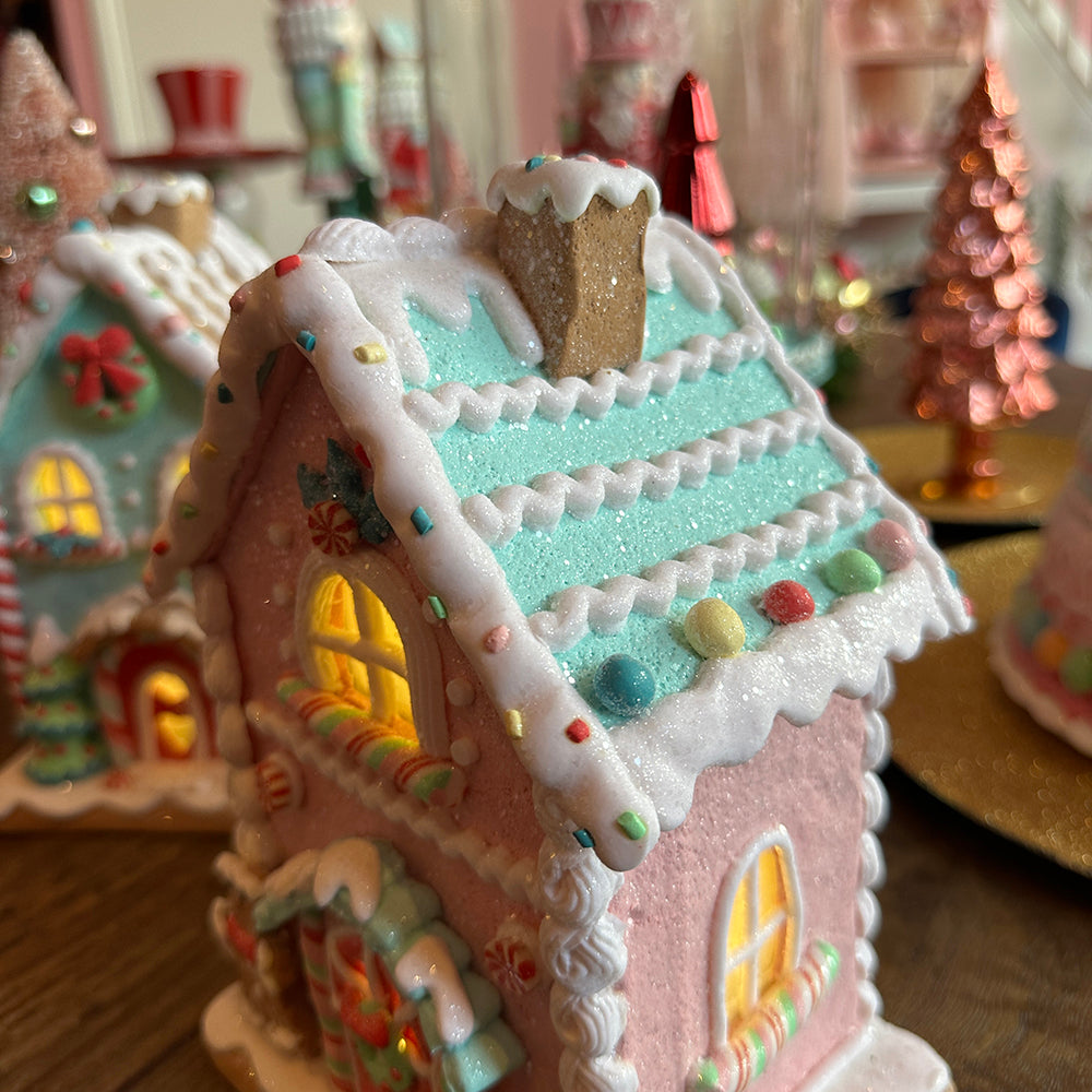 Viv! Christmas Kerstbeeld - Gingerbread Huis incl. LED Verlichting - pastel - roze - 22cm