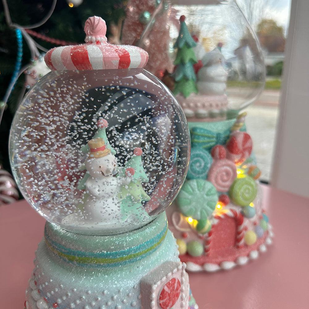 Viv! Christmas Kerst Sneeuwbol incl. Muziekdoos - Sneeuwpop in Snoepautomaat - pastel - roze blauw - 25cm