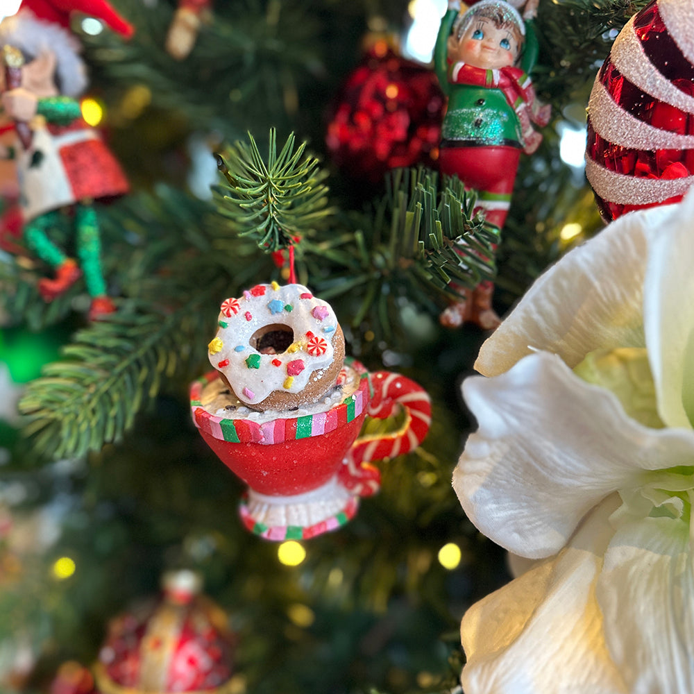 Viv! Christmas Kerstornament - Chocolademelk Mok met Snoep van Klei - rood wit groen - 8cm