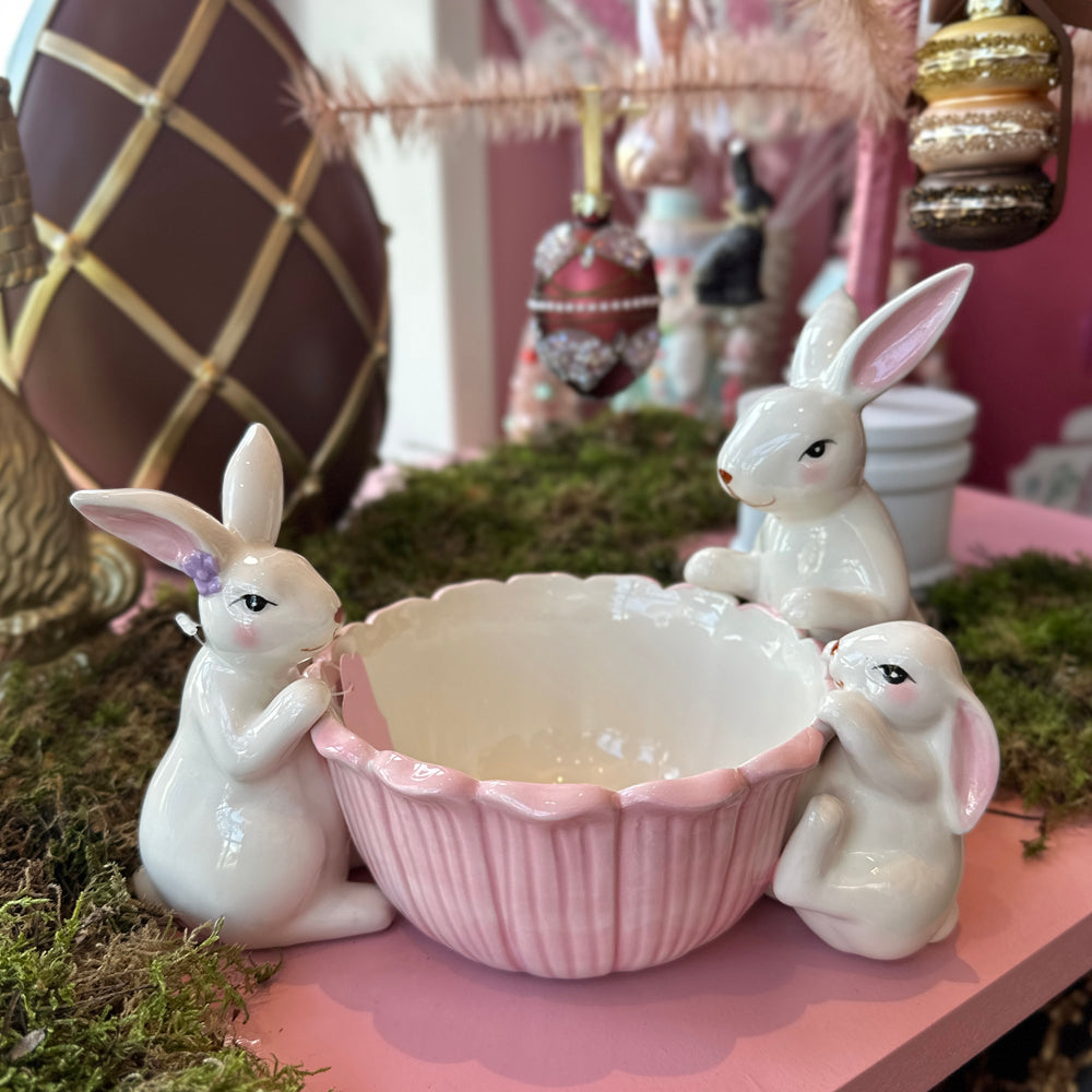 Viv! Christmas Paasservies - Bloemvormig Schaaltje met Drie Konijntjes - keramiek - pasen - roze - 27cm