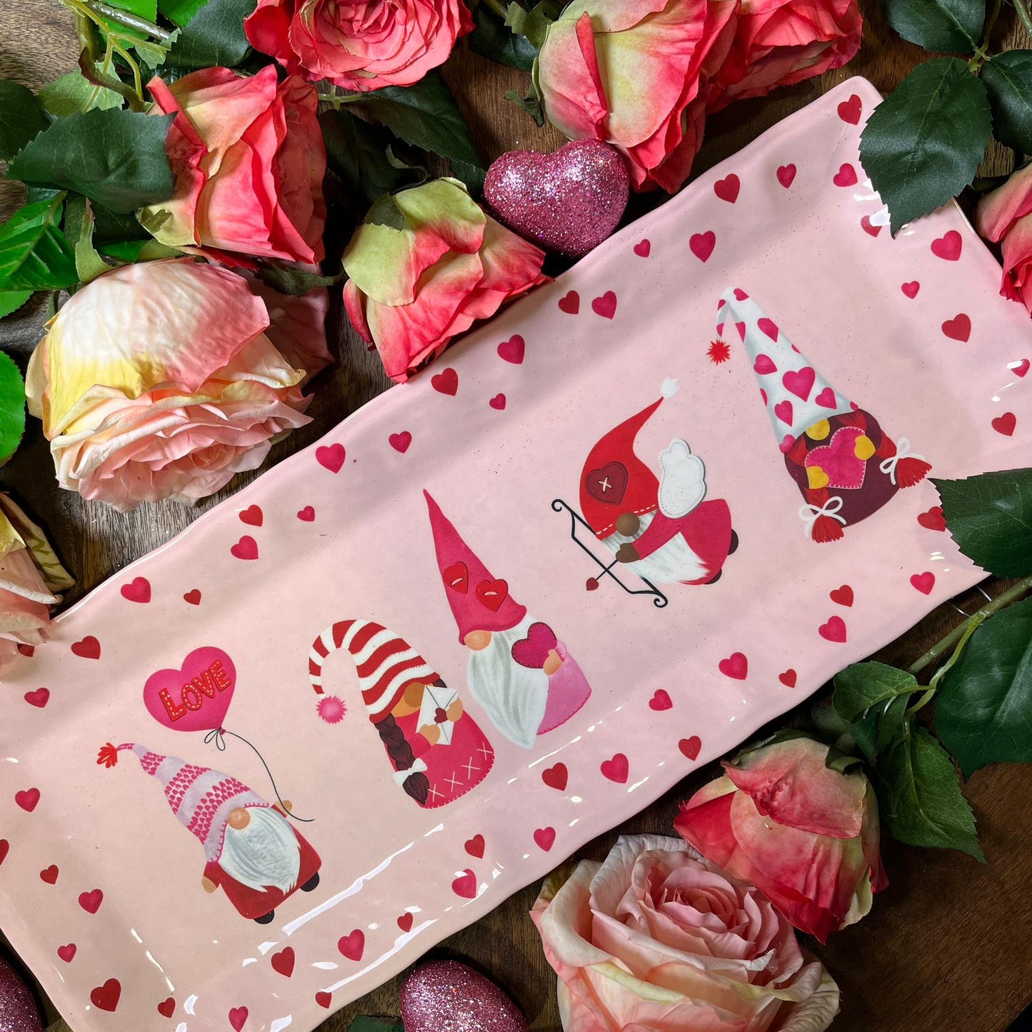 Viv! Home Luxuries Valentijnsdecoratie - Serveerschaal Gnomes hartjes - Roze - 48x20cm - Valentijn