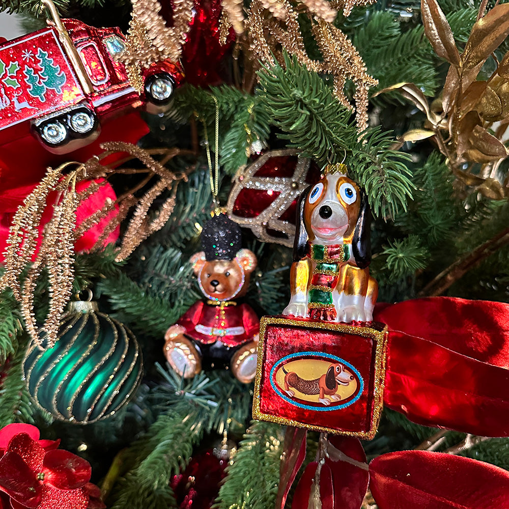 Viv! Christmas Kerstornament - Speelgoedhond - glas - bruin rood groen - 14cm