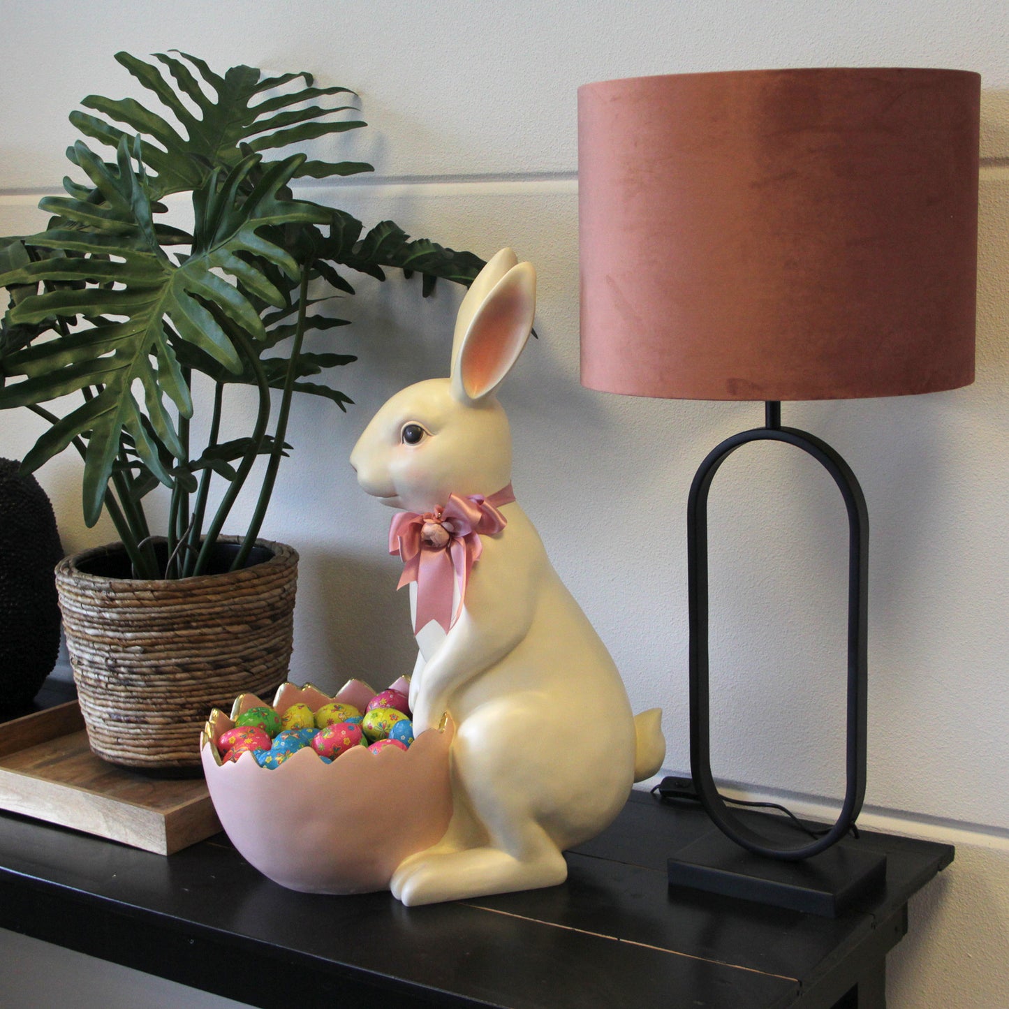 Viv! Home Luxuries Paasdecoratie - Schaal Paashaas met eierschaal - groot - wit roze - 70cm