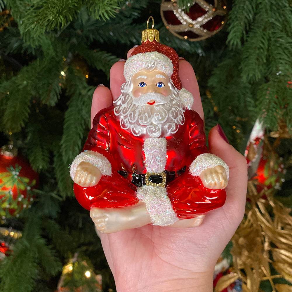 Viv! Christmas Kerstornament - Kerstman Yoga - mond geblazen glas - rood - 10,5cm