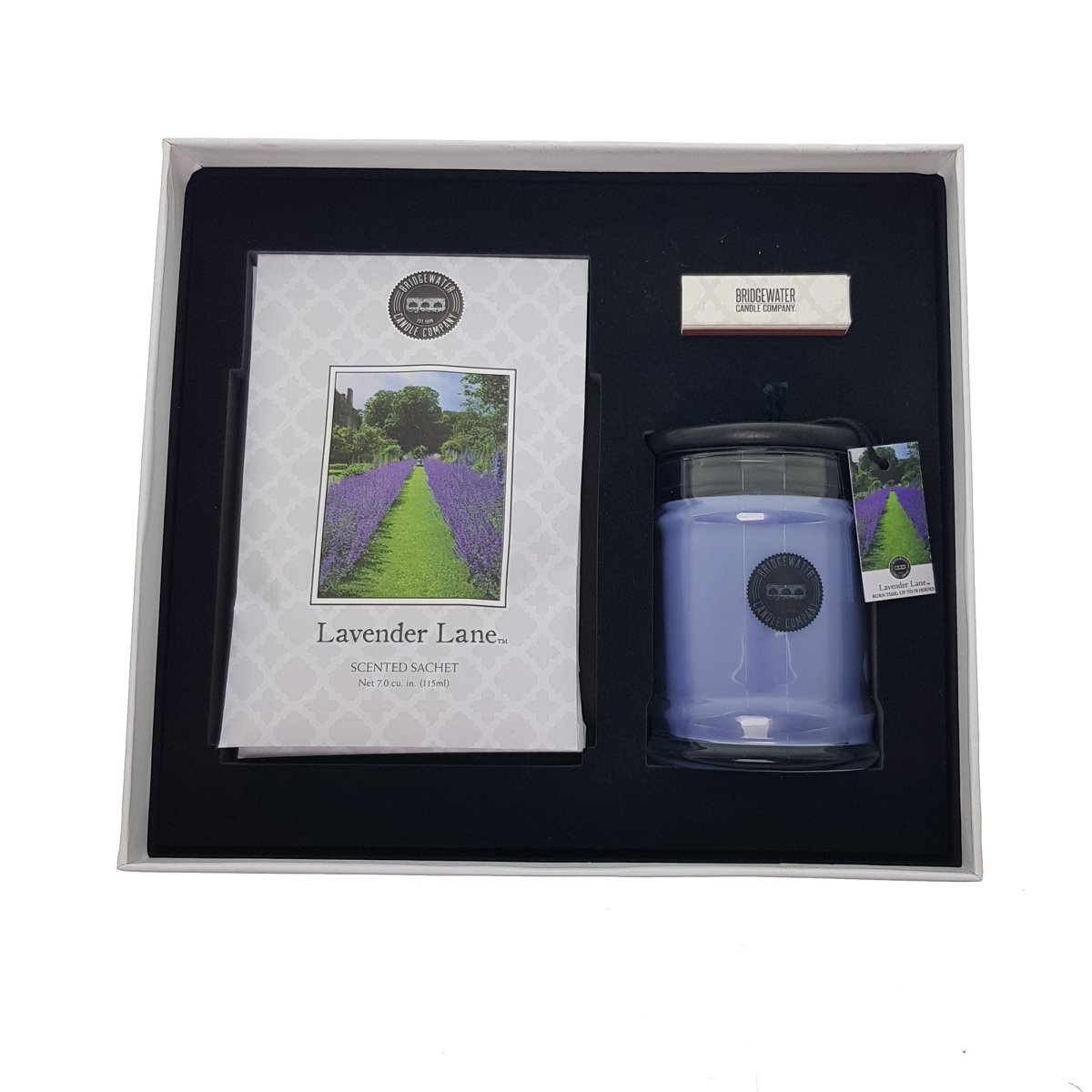 Bridgewater Lavender Lane - luxe kadoverpakking - fris bloeiende lavendel - geurkaars met 2 geurzakjes en lucifers - Viv! Home Luxuries