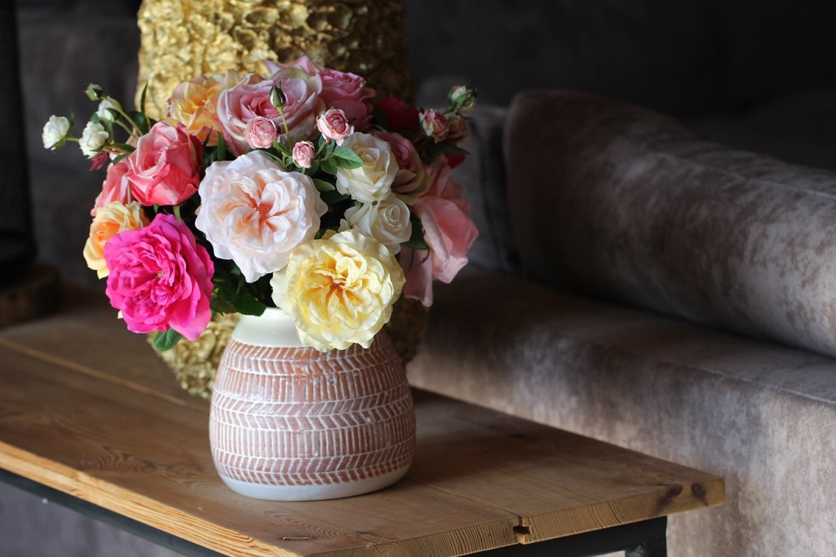 Viv! Home Luxuries Boeket Rose Garden - inclusief vaas - perzik roze geel wit - Topkwaliteit - Viv! Home Luxuries